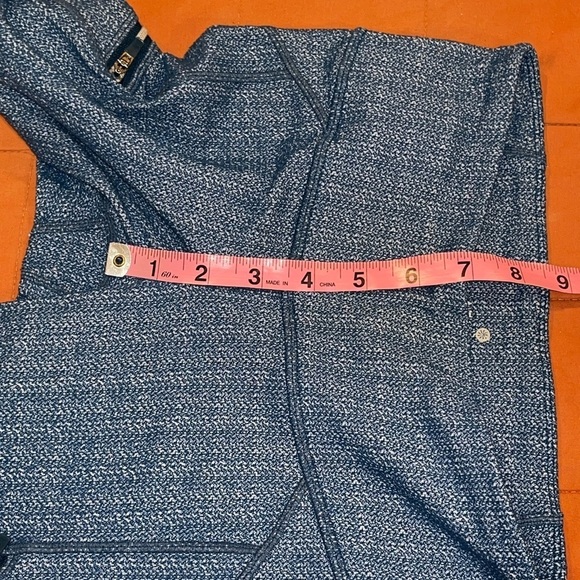 Athleta Herringbone Static Drifter Capri Leggings Zip Pockets Womens Blue XS - Picture 6 of 9